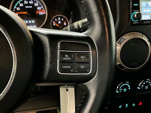 Used 2017 Jeep Wrangler Unlimited Sahara image 12