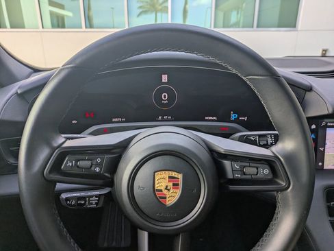 Used 2021 Porsche Taycan image 25