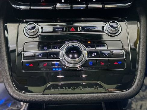 Used 2022 Lincoln Corsair AWD w/ Premium Package image 16