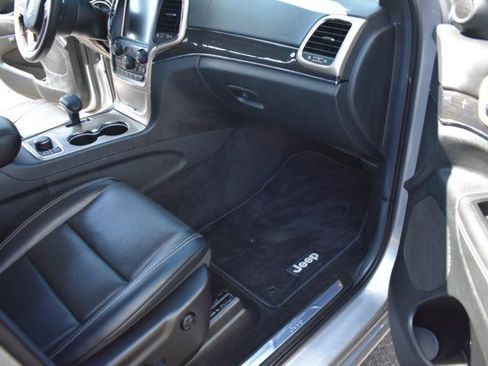 Used 2014 Jeep Grand Cherokee Overland w/ Advanced Technology Group AWD/4WD image 12