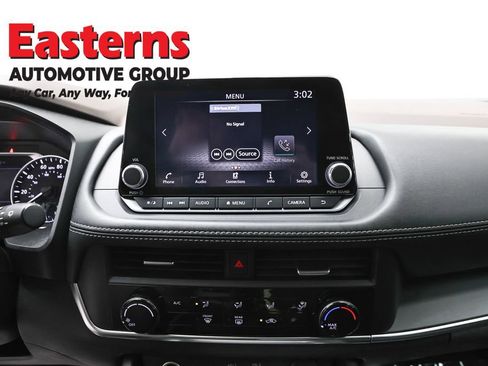 Used 2023 Nissan Rogue S AWD/4WD image 12