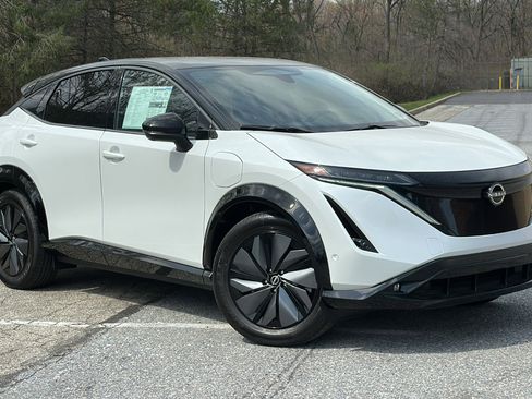 New 2025 Nissan Ariya Platinum image 1