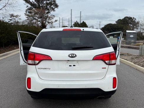 Used 2014 Kia Sorento LX image 11
