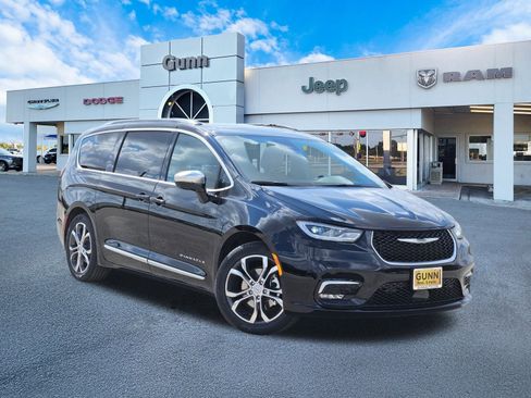 New 2026 Chrysler Pacifica Pinnacle image 1