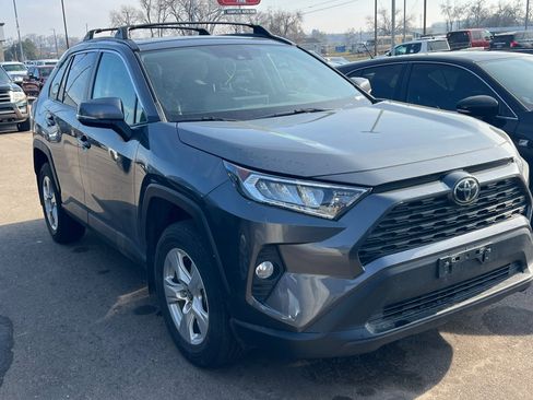 Used 2021 Toyota RAV4 XLE w/ Convenience Package image 2