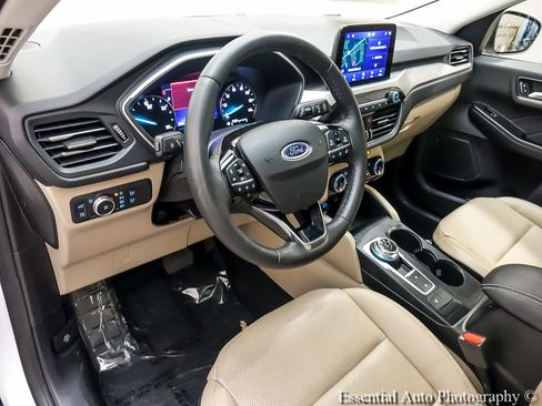 Certified 2022 Ford Escape SEL AWD/4WD image 12