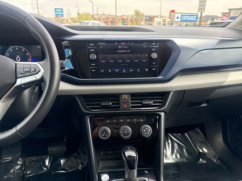 Used 2023 Volkswagen Taos SE w/ Panoramic Sunroof Package image 17