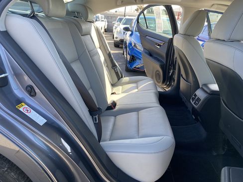 Used 2014 Lexus ES 350 w/ Premium Package FWD image 18