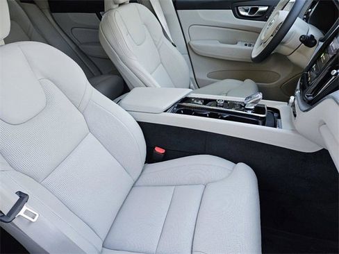 Used 2025 Volvo XC60 T8 Ultra w/ Protection Package Premier image 17