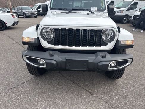 Used 2024 Jeep Gladiator Sport image 6