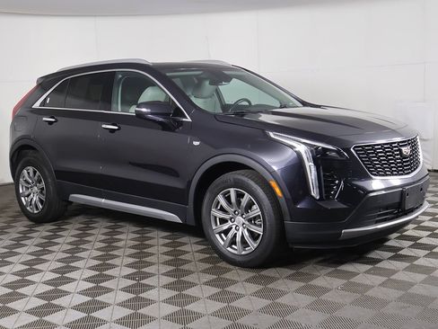 Used 2023 Cadillac XT4 Premium Luxury AWD/4WD image 2
