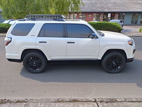 Used 2019 Toyota 4Runner Limited AWD/4WD image 6