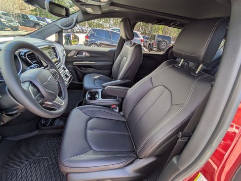 New 2026 Chrysler Pacifica Select FWD image 18