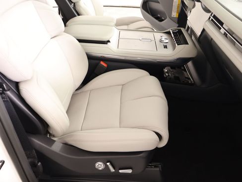 New 2026 Lincoln Navigator Premiere AWD/4WD image 14