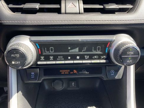 Used 2022 Toyota RAV4 XLE FWD image 22