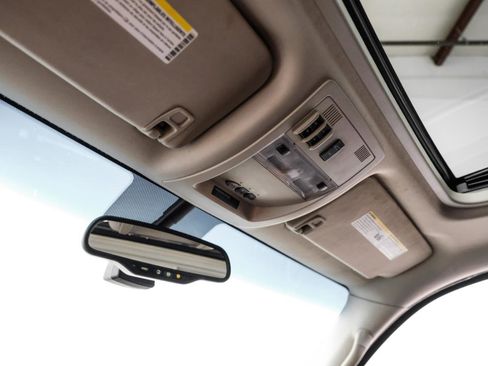 Used 2013 Cadillac Escalade Platinum RWD image 37