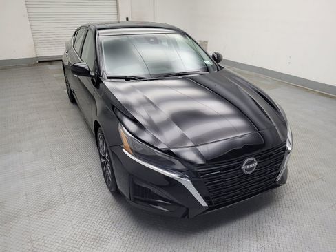 Used 2025 Nissan Altima 2.5 SV w/ SV Premium Package FWD image 13
