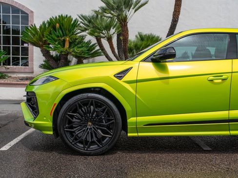 Used 2025 Lamborghini Urus SE AWD/4WD image 35