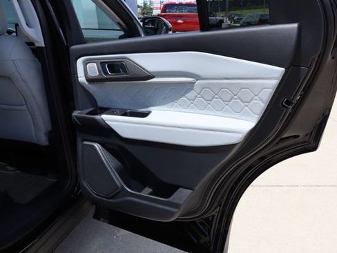 New 2026 Ford Explorer Platinum w/ LUX Leather Package AWD/4WD image 32