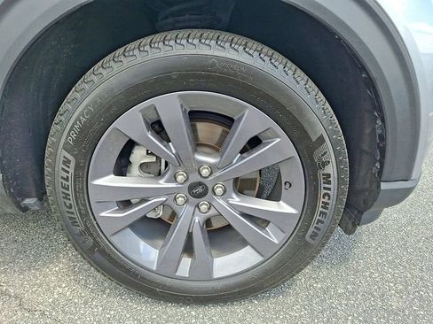 Certified 2023 Ford Explorer XLT w/ Equipment Group 202A AWD/4WD image 8