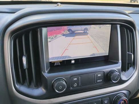 Used 2019 Chevrolet Colorado Z71 image 9