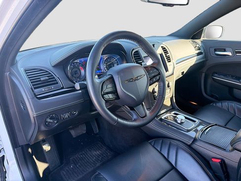 Used 2023 Chrysler 300 C image 25