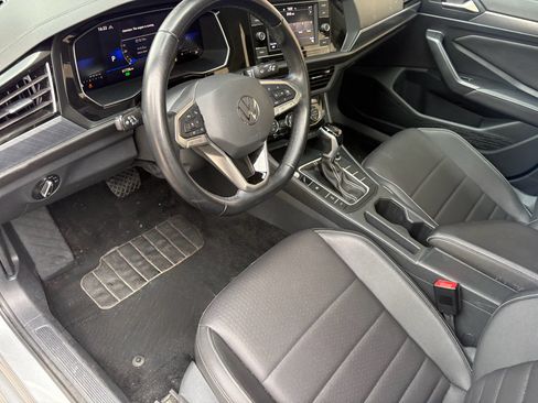 Used 2024 Volkswagen Jetta SE FWD image 10