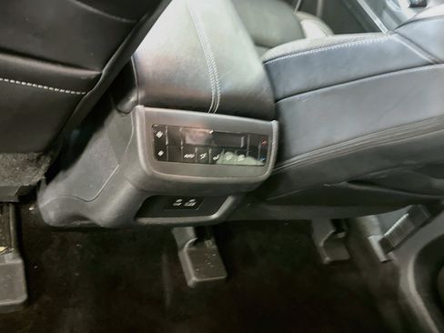 Used 2023 Nissan Pathfinder SL AWD/4WD image 28
