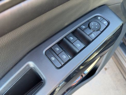 Used 2024 Nissan Pathfinder SV image 13