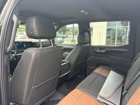 Used 2025 Chevrolet Silverado 1500 High Country w/ High Country Premium Package AWD/4WD image 10