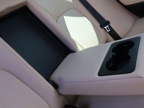 Used 2018 Jaguar XE image 42