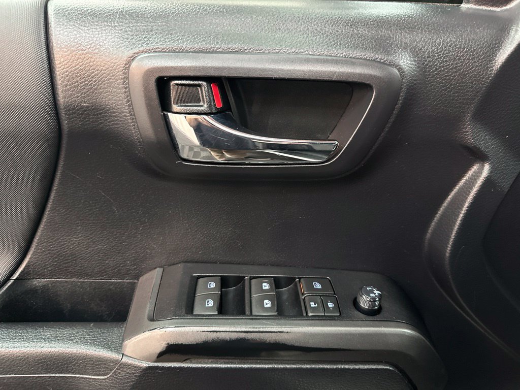 Used 2020 Toyota Tacoma TRD Sport AWD/4WD image 18