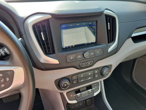 Used 2023 GMC Terrain SLE image 22