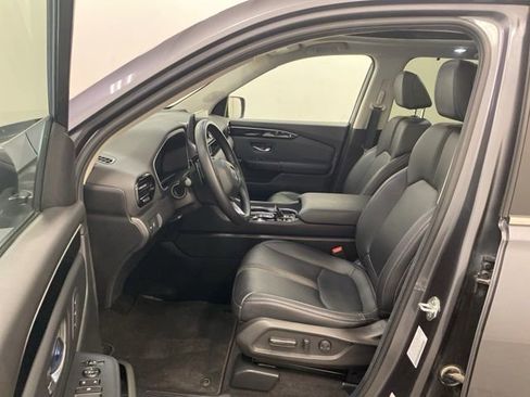 Certified 2025 Honda Pilot Touring image 8
