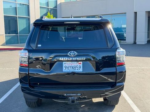 Used 2022 Toyota 4Runner SR5 Premium image 11