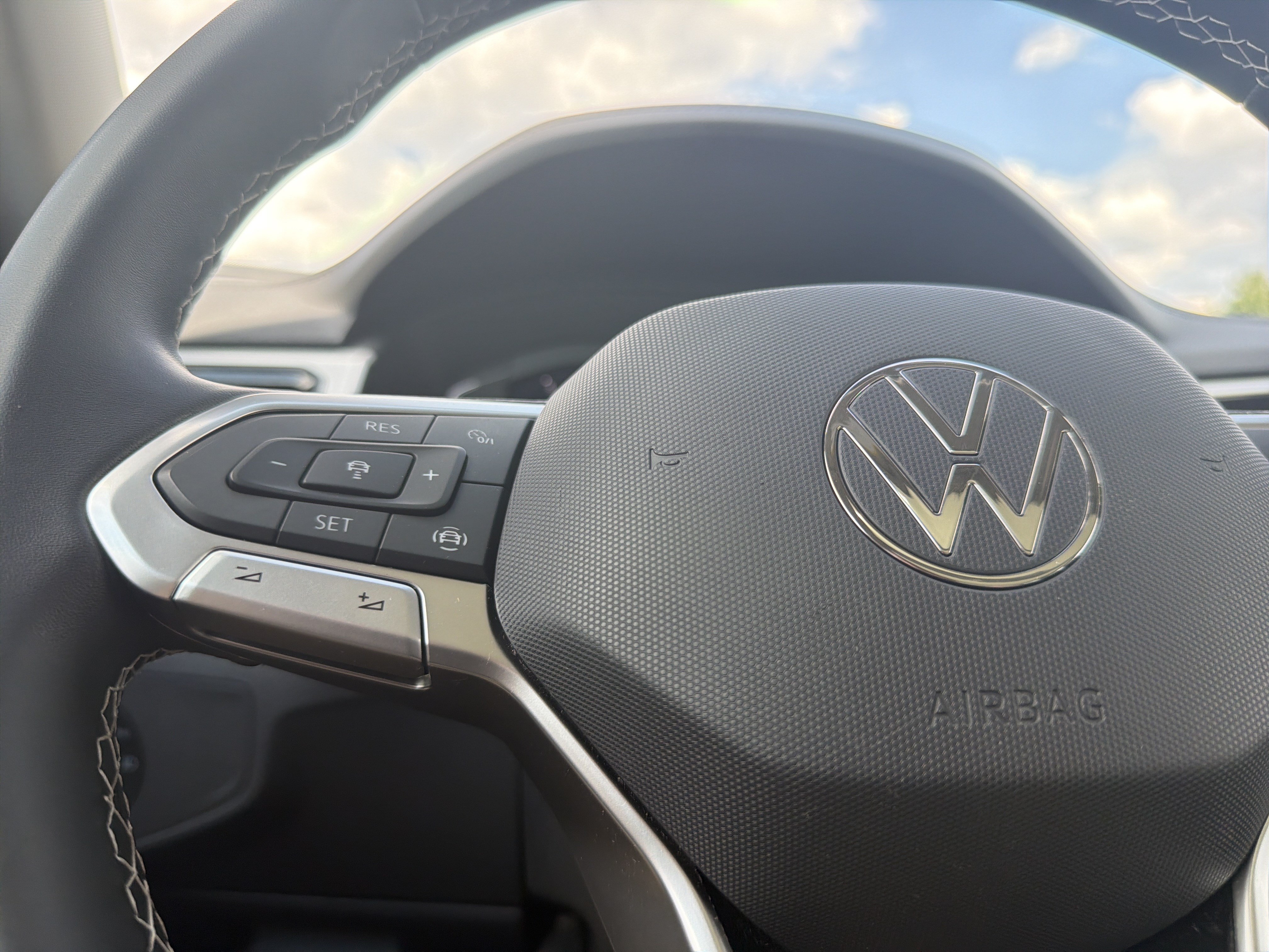 Used 2022 Volkswagen Atlas SE FWD image 9