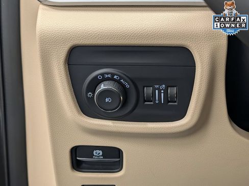 Used 2025 Jeep Grand Cherokee Limited AWD/4WD image 21