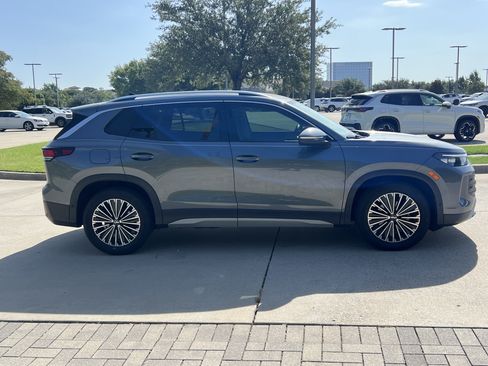 Certified 2026 Volkswagen Tiguan S FWD image 10