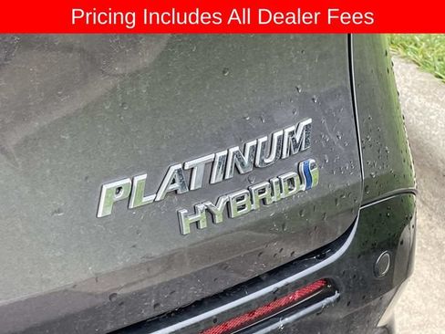Used 2023 Toyota Sienna Platinum AWD/4WD image 8