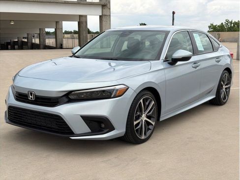 Used 2023 Honda Civic Touring image 3