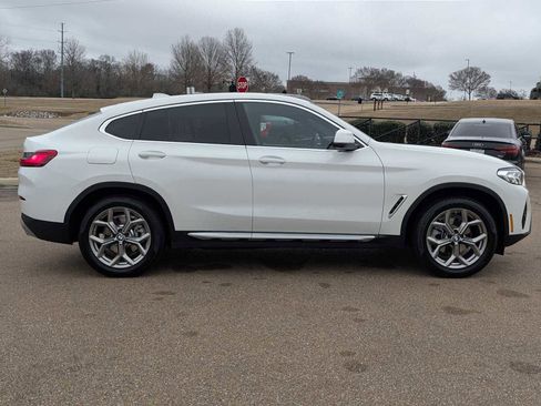 Used 2025 BMW X4 xDrive30i w/ Premium Package image 4