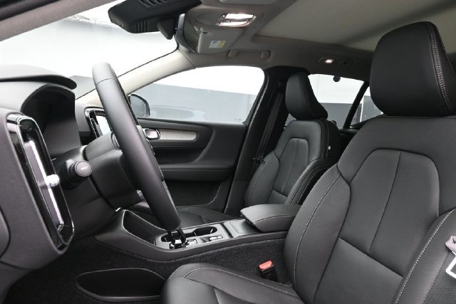 New 2026 Volvo XC40 B4 Core w/ Protection Package Premier FWD image 10