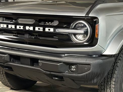 Used 2021 Ford Bronco Outer Banks image 3