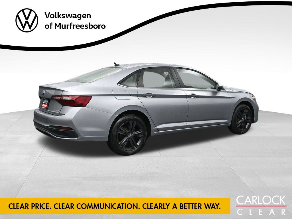 Used 2024 Volkswagen Jetta SE w/ Panoramic Sunroof Package FWD image 3