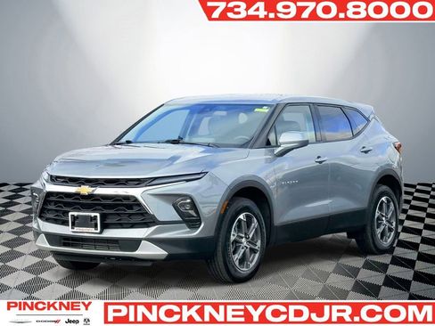 Used 2025 Chevrolet Blazer LT image 1