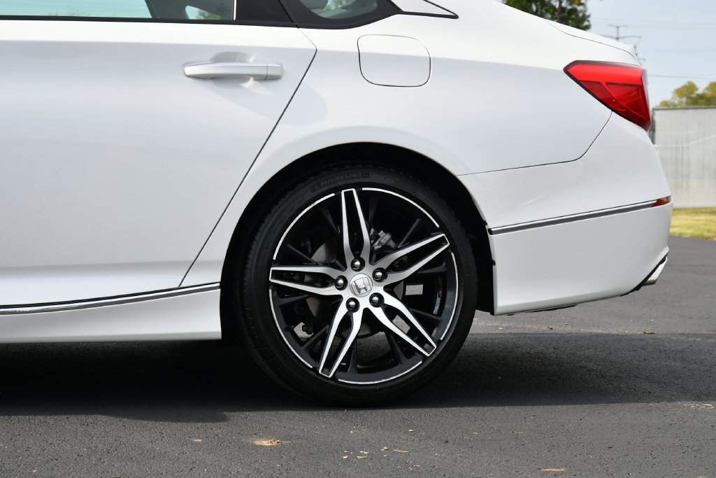 Used 2021 Honda Accord Touring image 11