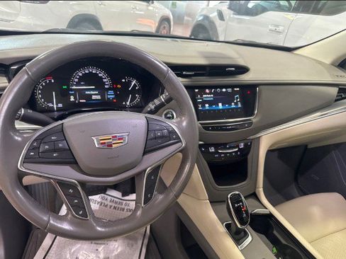 Used 2019 Cadillac XT5 Luxury AWD/4WD image 2