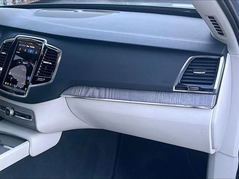 Used 2023 Volvo XC90 T8 Plus image 19