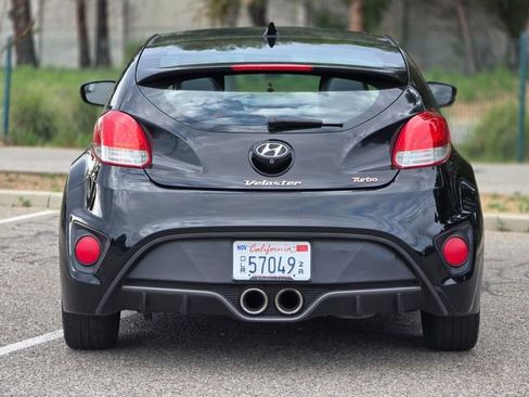 Used 2015 Hyundai Veloster Turbo FWD image 12
