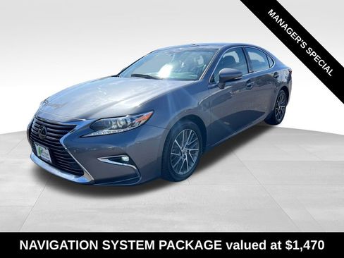 Used 2017 Lexus ES 350 w/ Luxury Package FWD image 3
